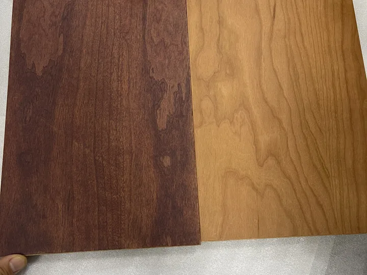 深浅两种木纹木皮饰面板样品
